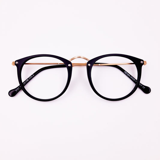 Round black glasses