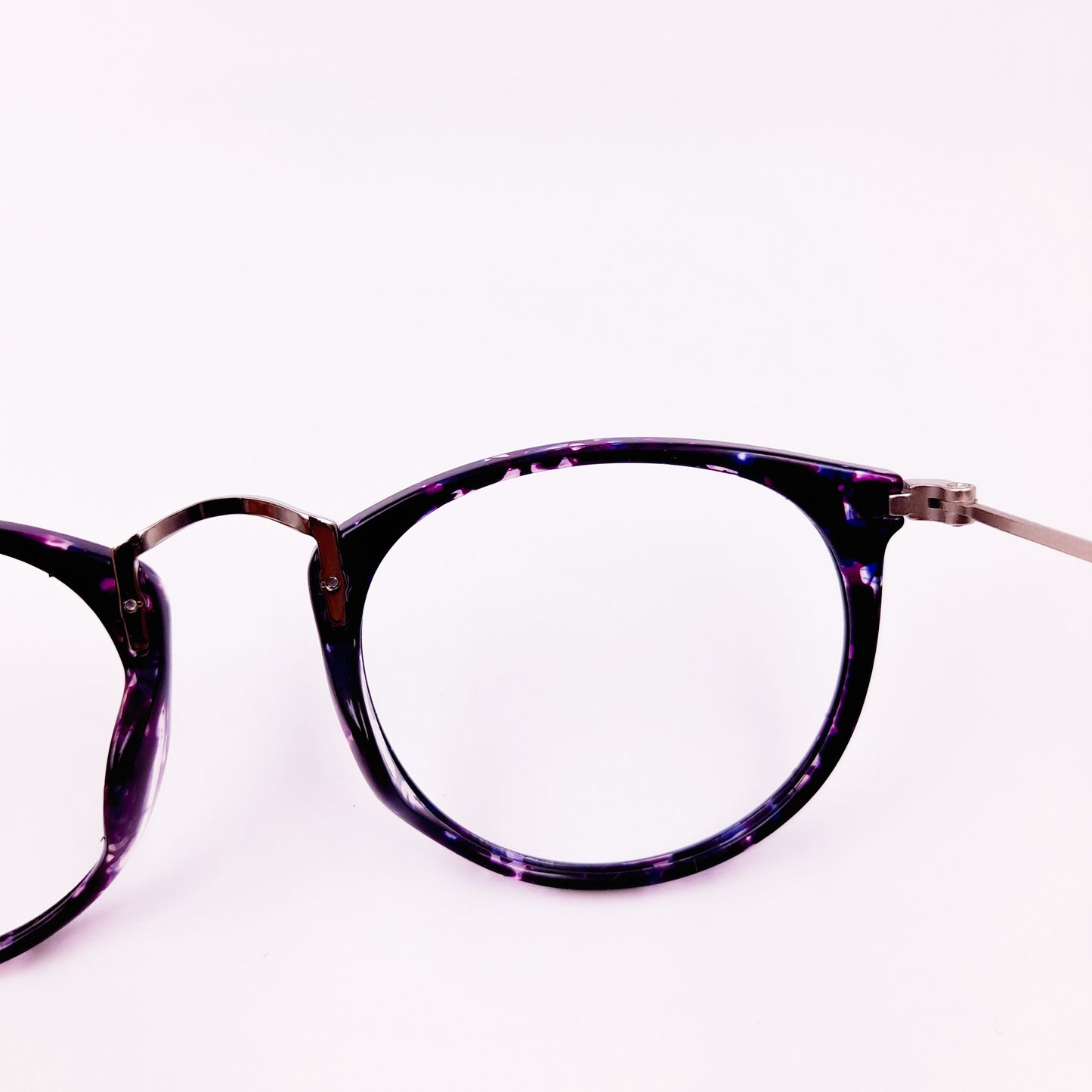 Round blue printed glasses