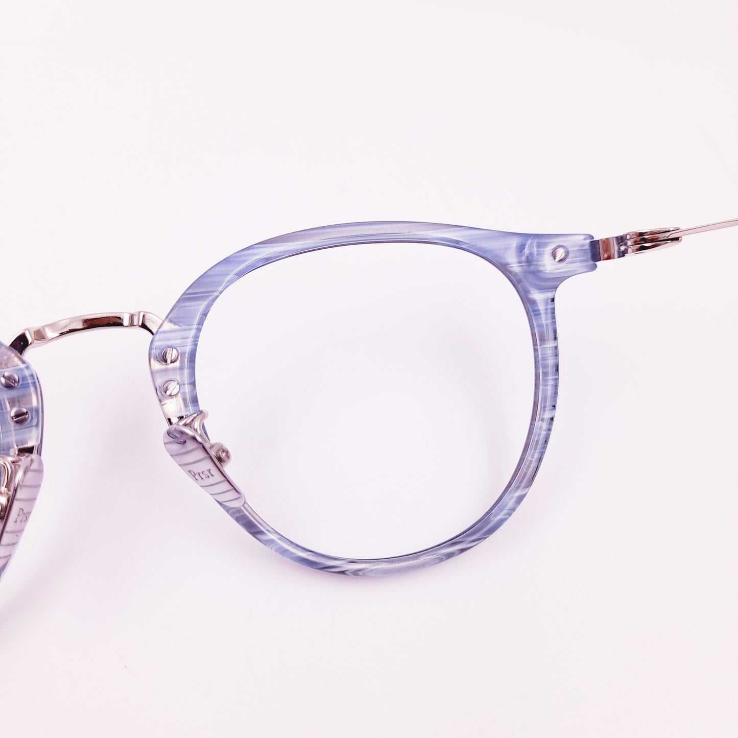 Round blue printed glasses